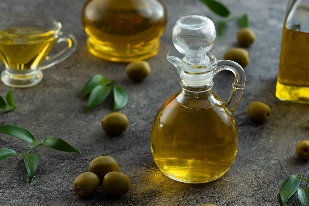 high view bottles filled with olive oil marble background 2 KNOWSOAP 識梘™